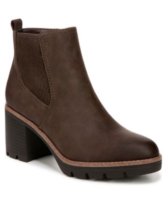 Naturalizer - Madalynn-Gore Water Resistant Lug Sole Chelsea Booties
